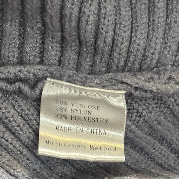 Fashion Sweater - Picture 7 of 9